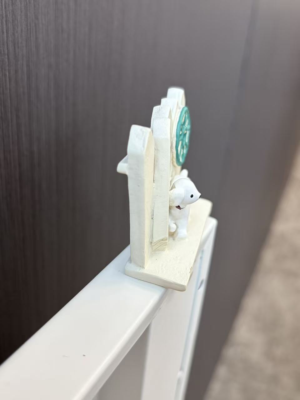 Ornawe Mini Resin Picket Fence Gate Figurine – Tabletop Garden Decor
