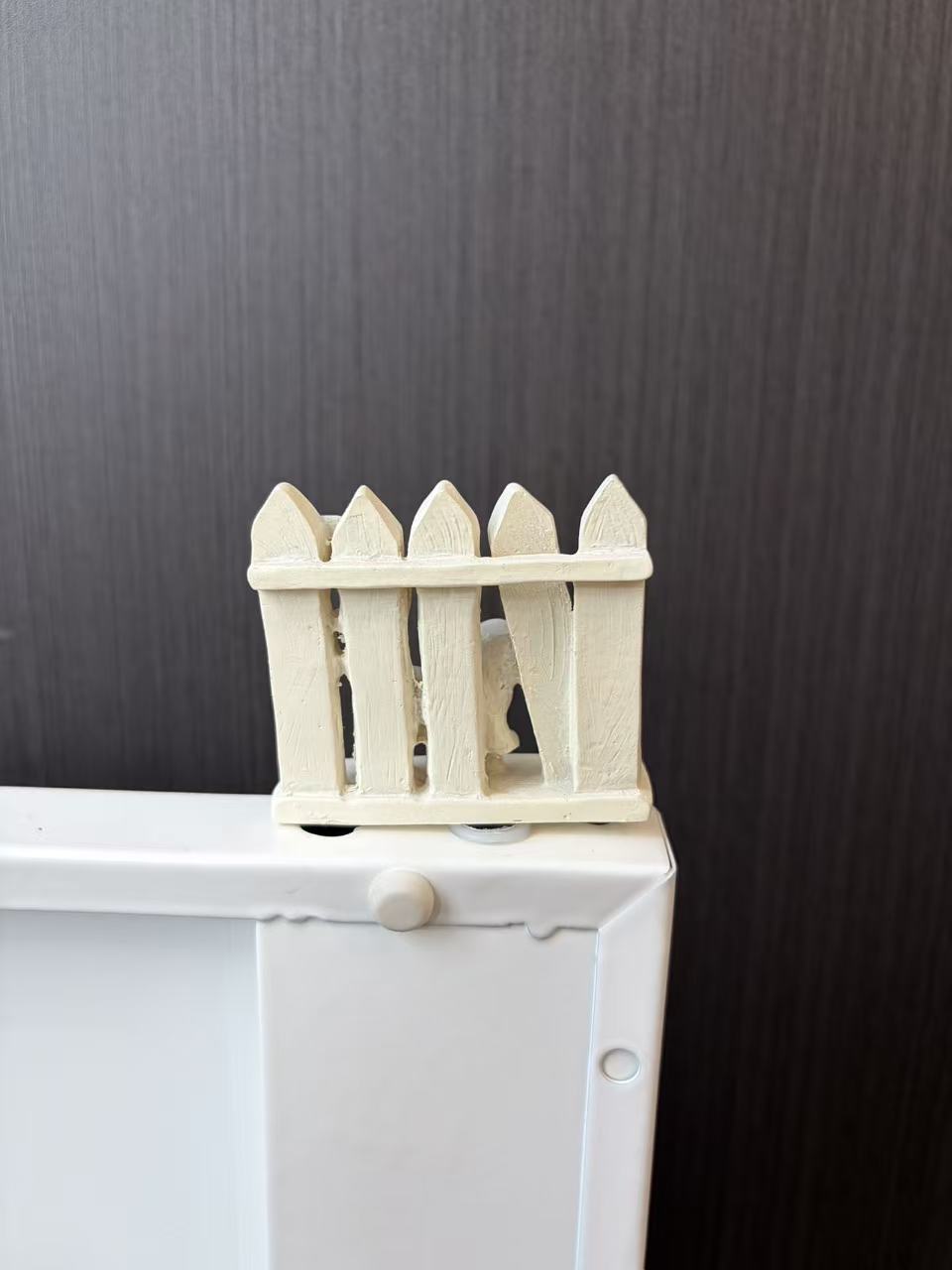 Ornawe Mini Resin Picket Fence Gate Figurine – Tabletop Garden Decor