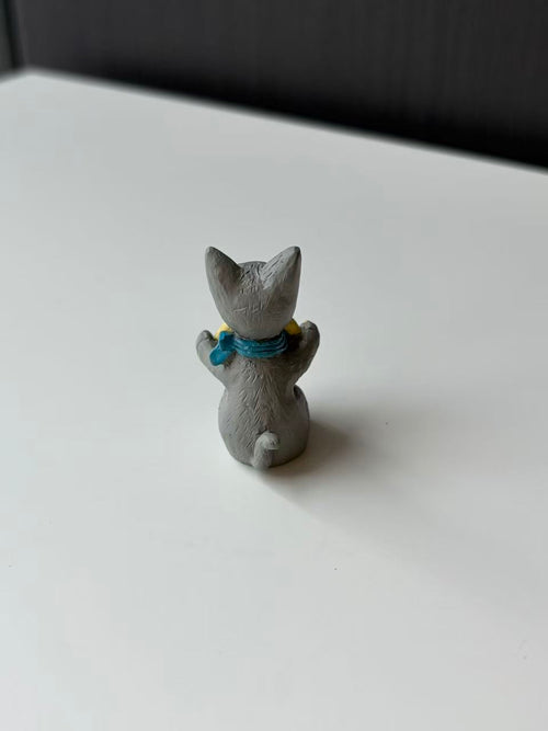 Ornawe Mini Resin Cat with Bow Tie Figurine – Tabletop Animal Decor