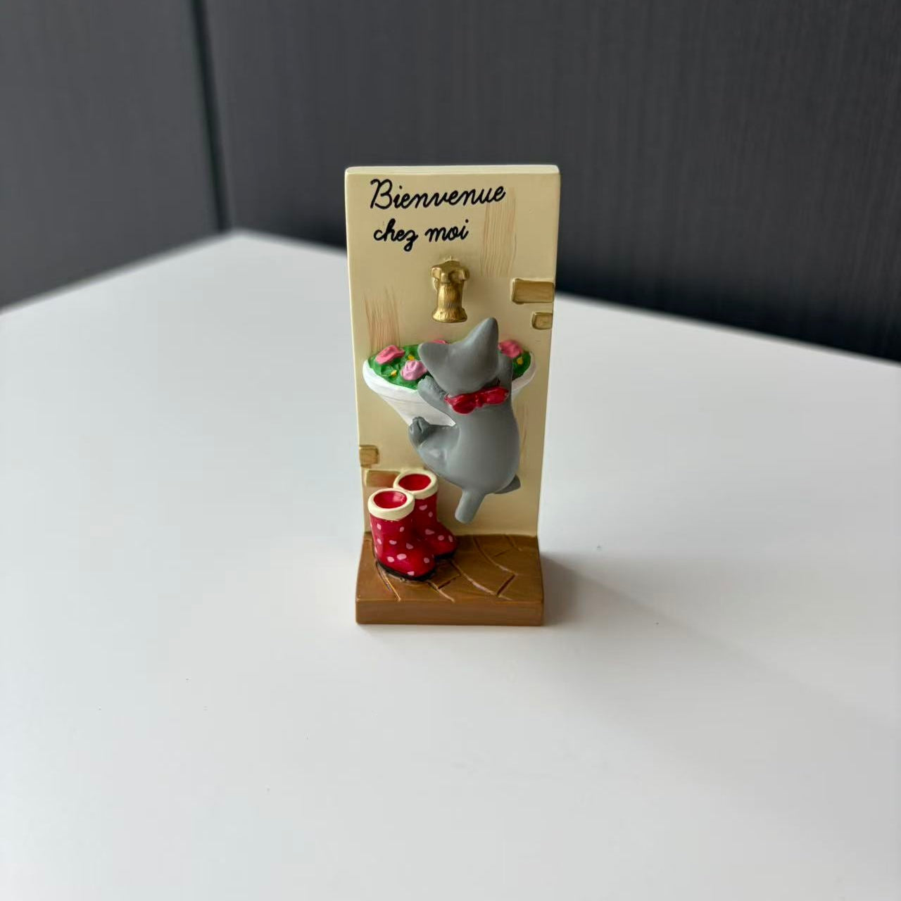 Ornawe Mini Resin Welcome Door Plaque Figurine – Tabletop Cottage Decor