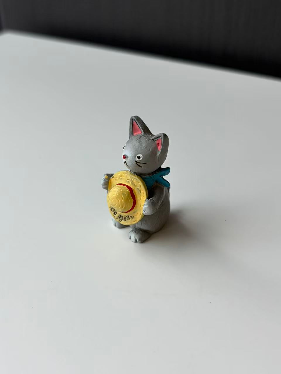 Ornawe Mini Resin Cat with Bow Tie Figurine – Tabletop Animal Decor